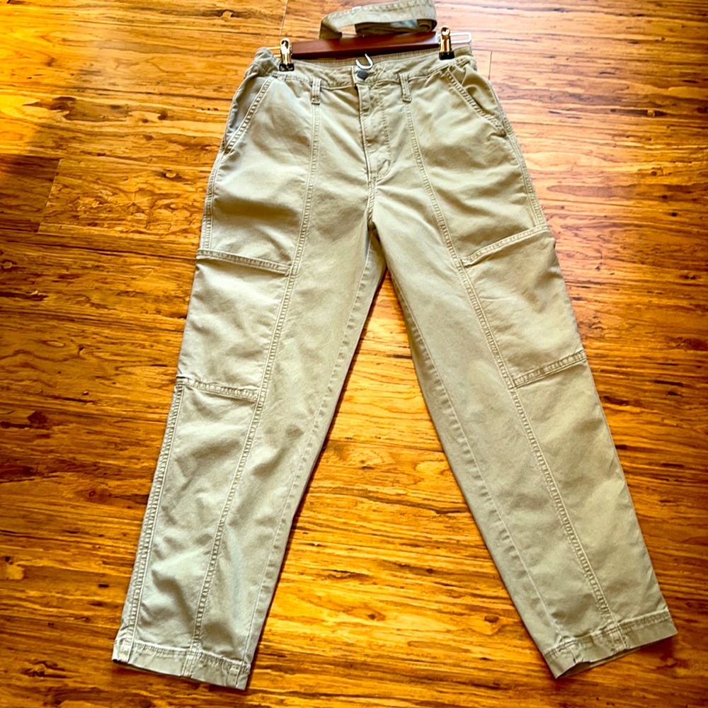 Universal Thread high rised belted cropped pants. Size 4